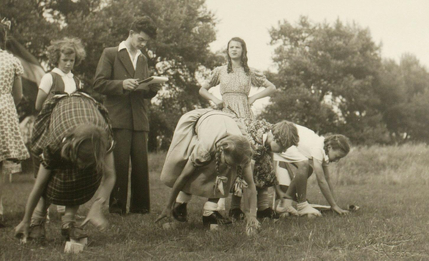 Bron: archief Erfgoed 's-Hertogenbosch 31 mei 1942 Fotopersbureau Het Zuiden Sport- en ontspanningsmiddag voor het personeel van Grasso